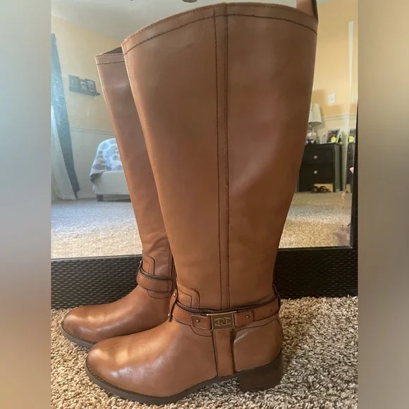 Etienne Aigner brown boots. Great condition. Size 9.5 - Picture 1 of 9